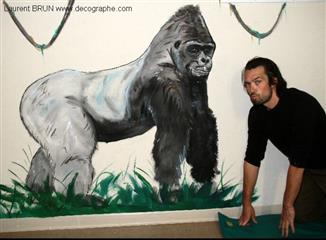 peinture murale d'un gorille dos argenté